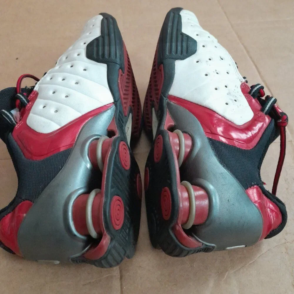 Nike Reax Run 5 Woman's White and Red Running Sneakers Size 6